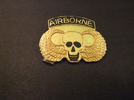 Airborne logo met doodskop